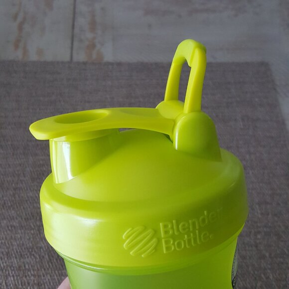 NEW Blender Bottle Classic V2 Protein Shaker Bottle 28 oz Wire Whisk - Picture 3 of 9